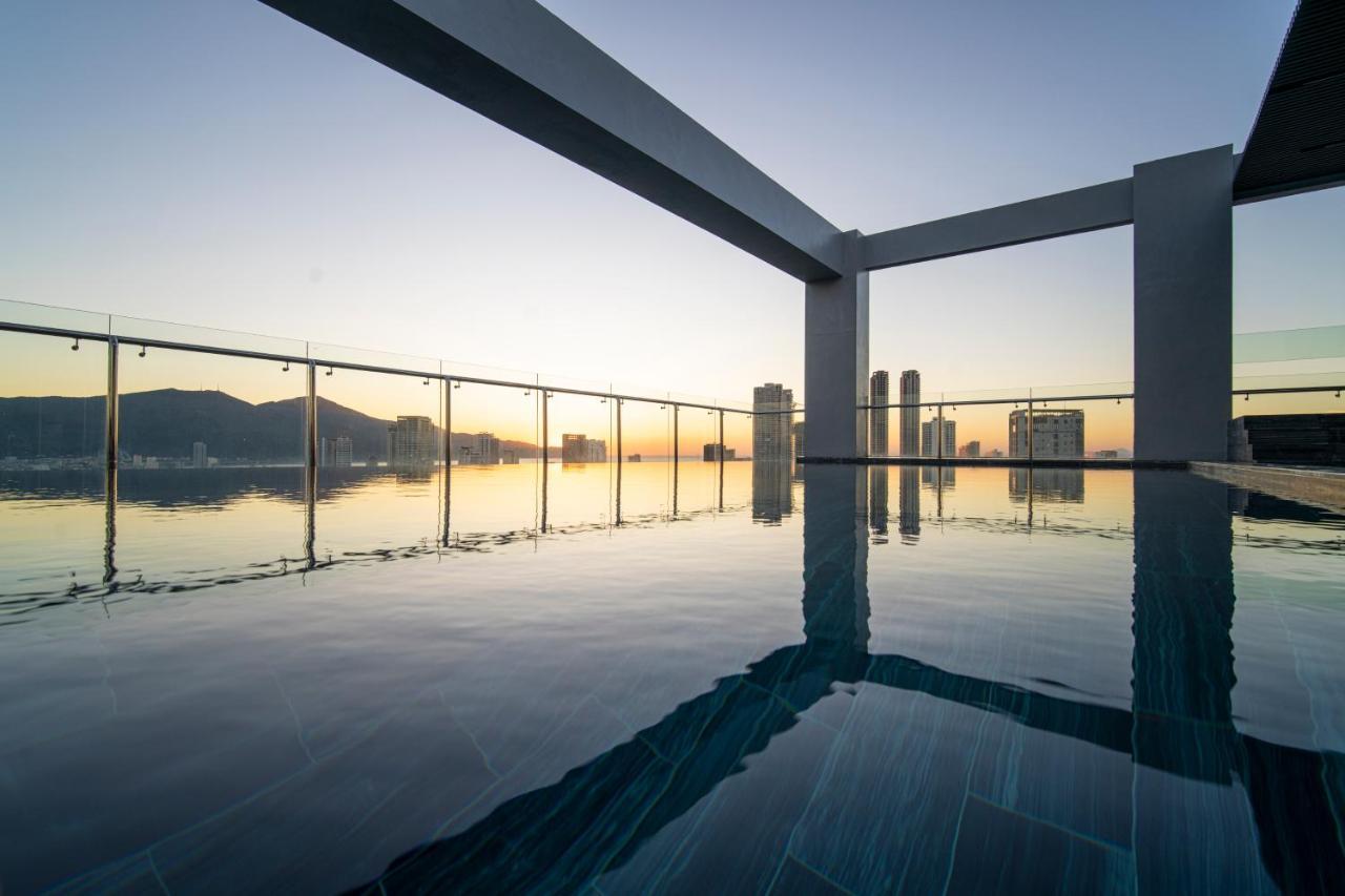 Luxtery Hotel & Spa Da Nang Exterior photo