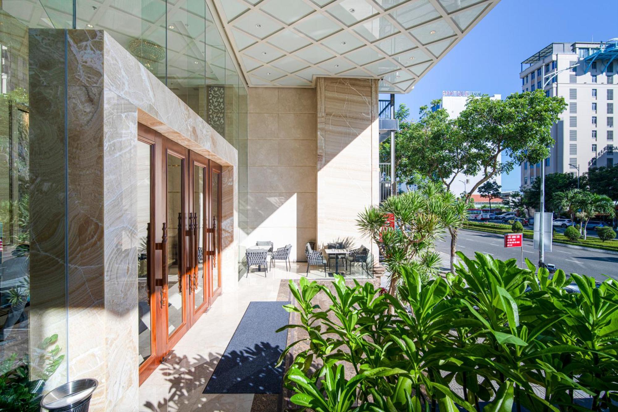 Luxtery Hotel & Spa Da Nang Exterior photo